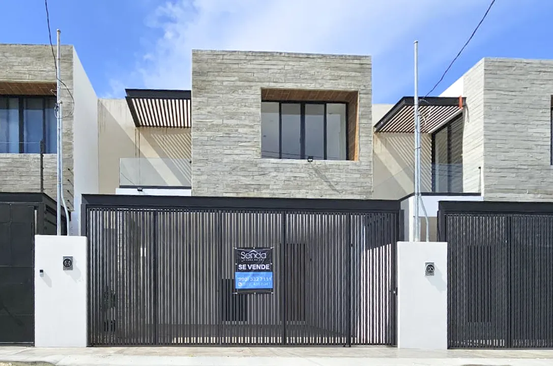 CASA EN VENTA DE DOS PLANTAS CON EQUIPAMIENTO EN TEMOZON NORTE .webp